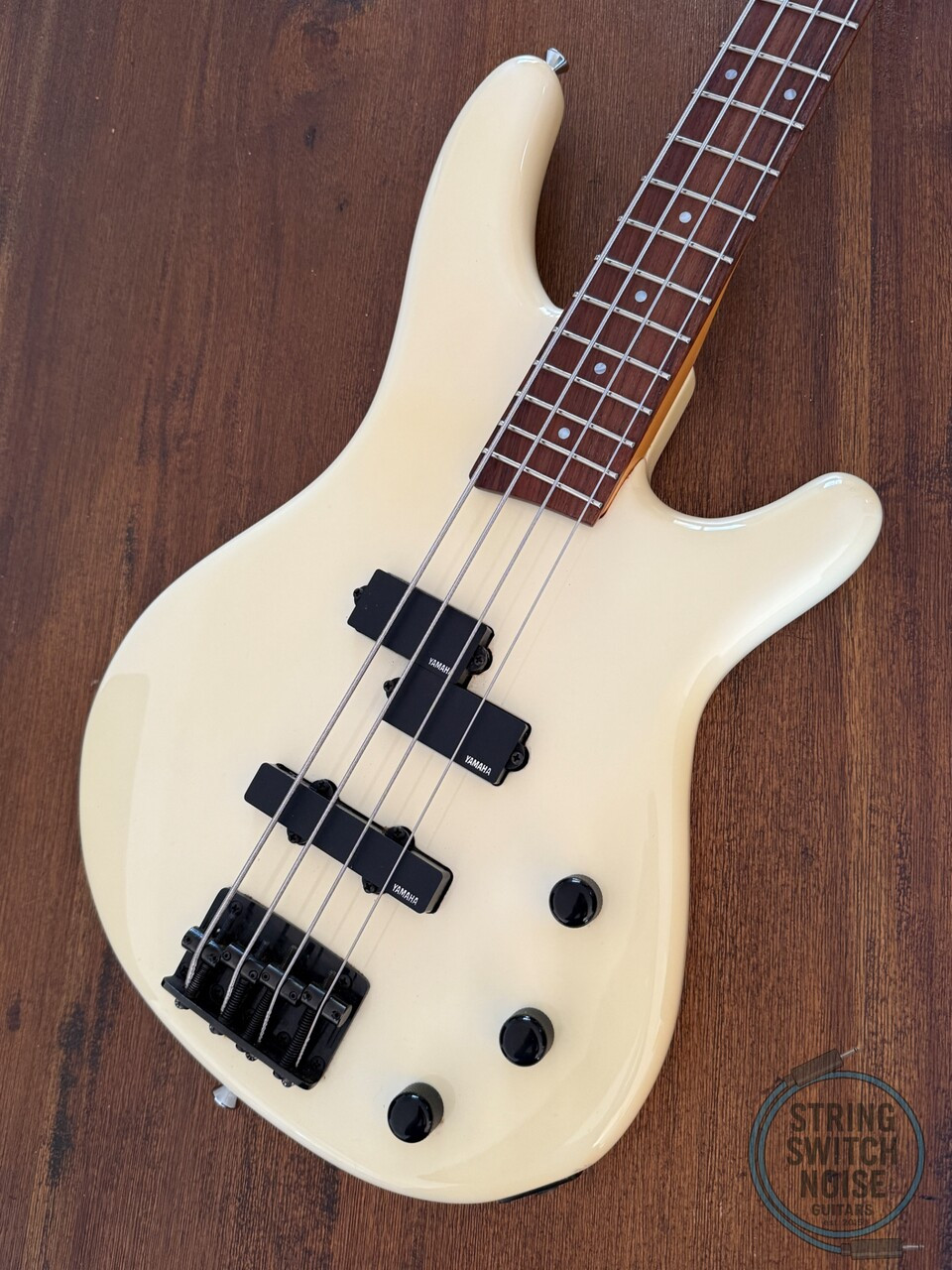 Yamaha Motion B Bass, MB40, MIJ 1989, White, 32” Medium Scale