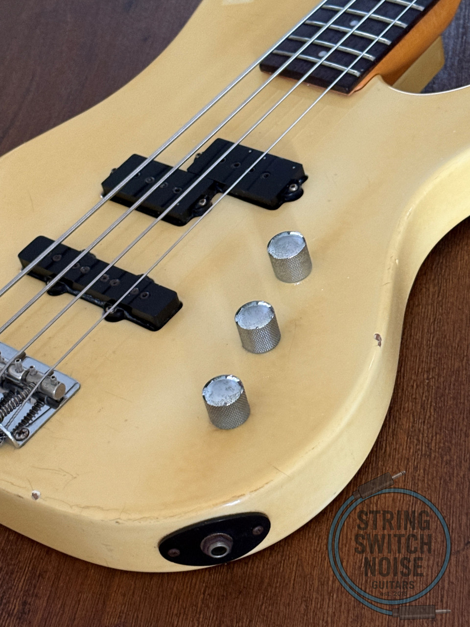 Fernandes Bass, Limited Edition, PJ, Aged White, MIJ 1989, 32” Medium Scale