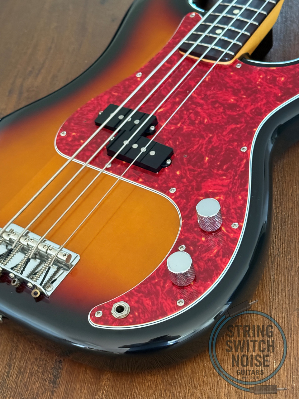 Fender Precision Bass, '62, 3 Tone Sunburst, 1997-00, Red Tort Guard
