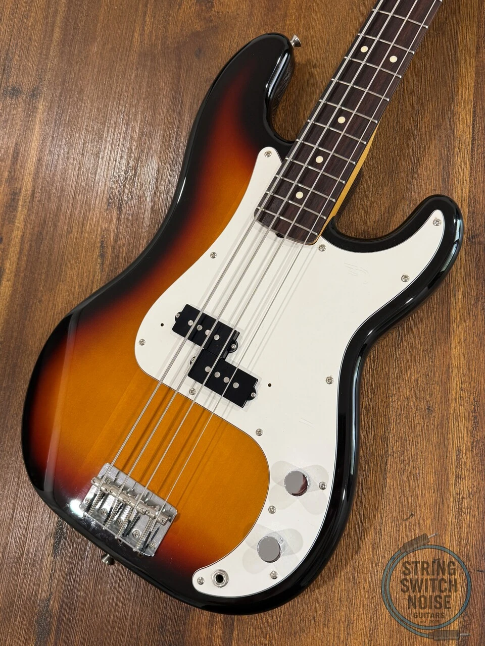 Fender Precision Bass, '62, 3 Tone Sunburst, 1997, Near Mint Condition
