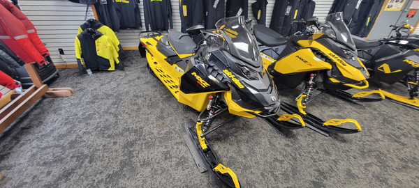 2025 MXZ XRS 850 E-TEC 129 YELLOW