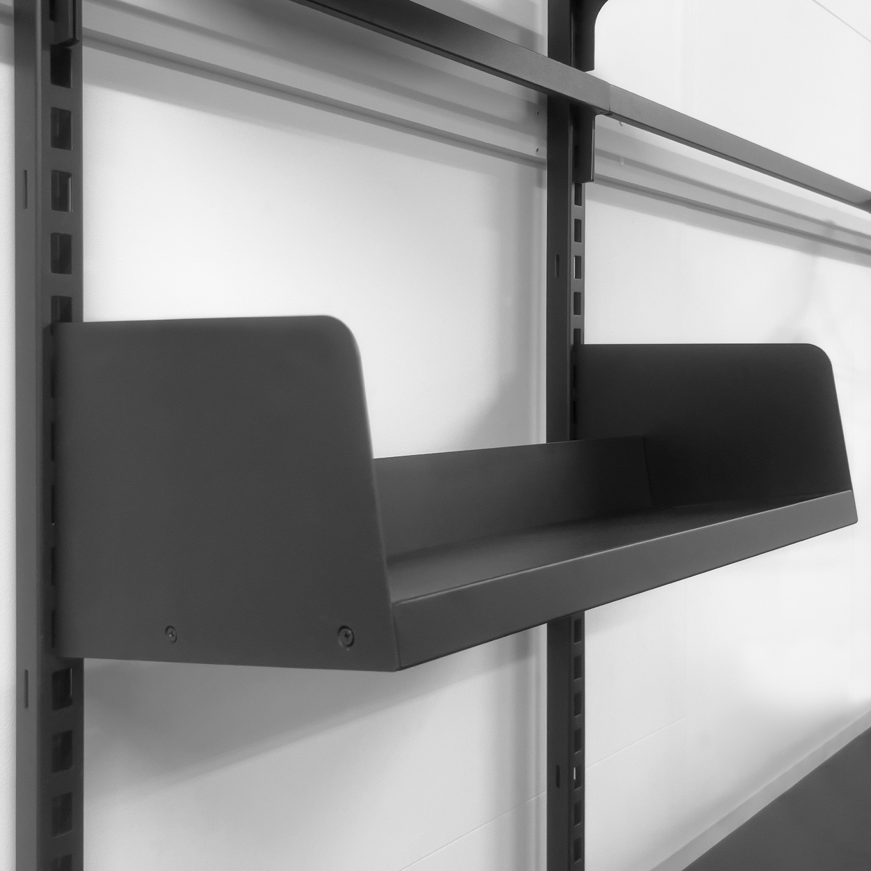 MAXe bookshelf bracket set to suit 200mm D shelf(E6032BKS)
