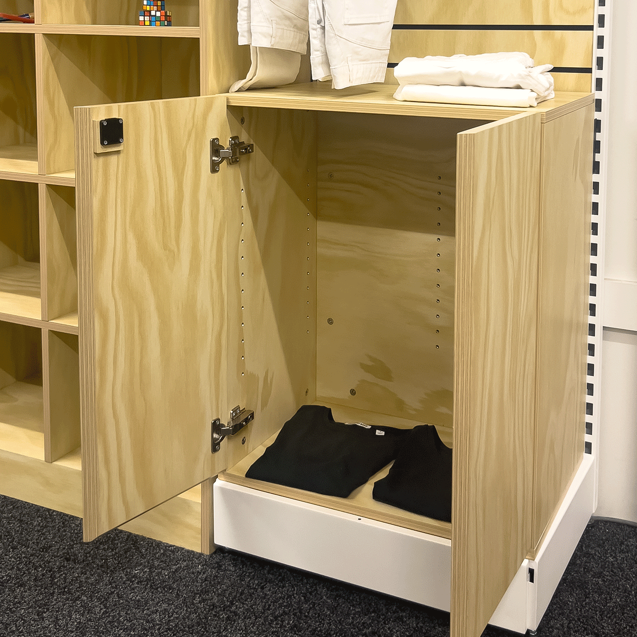 MAXe cupboard 900mm bay 899 W x 720 H x 400 mm  D(E64709.4OAK)