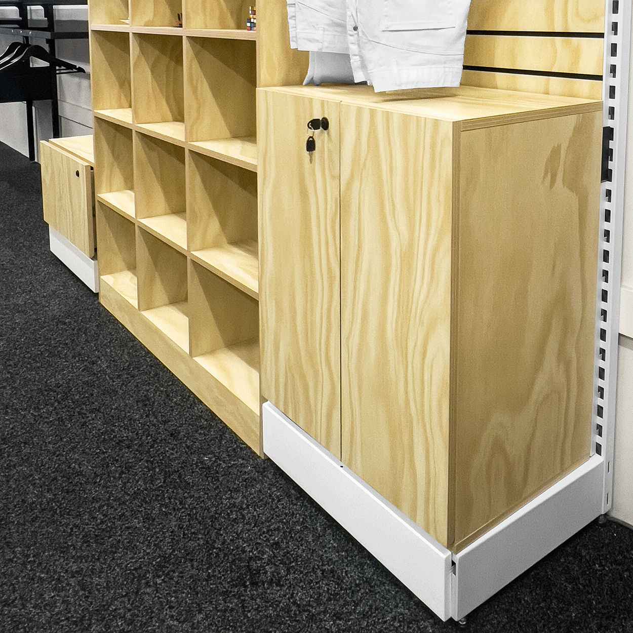 MAXe cupboard 900mm bay 899 W x 720 H x 400 mm  D(E64709.4WH)