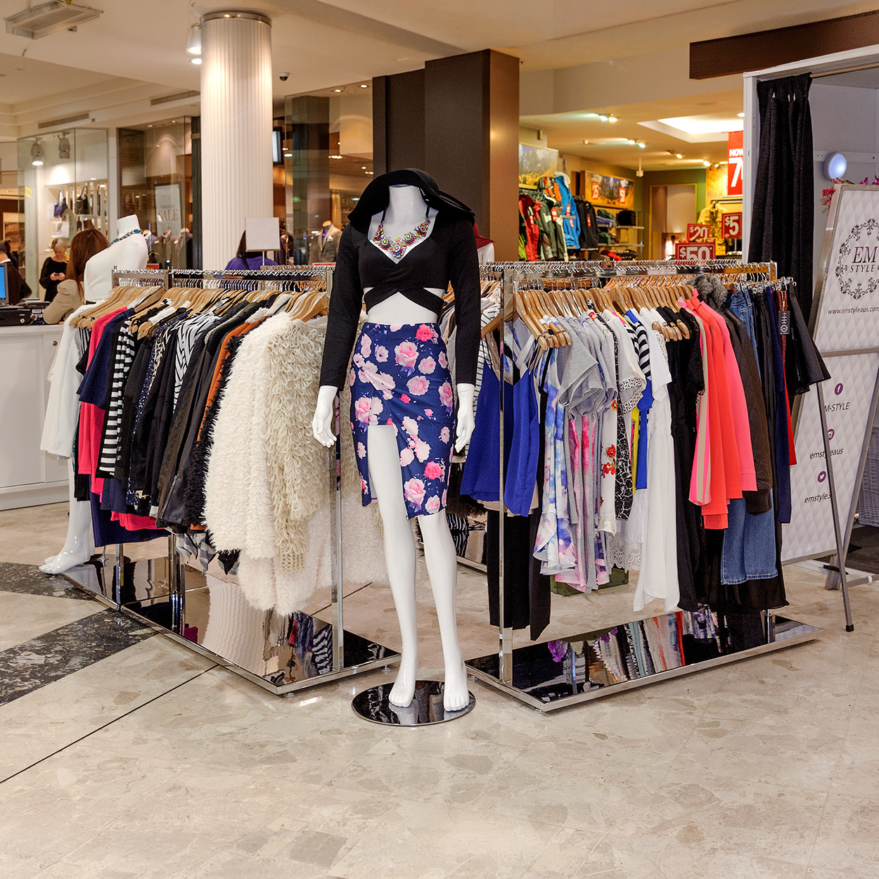 5 Clothing & Jewellery Market Stall Display Ideas