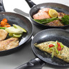Banner for marble ceramic 28cm non-stick fry pan; PFAS-free, all hob types, 5 year guarantee
