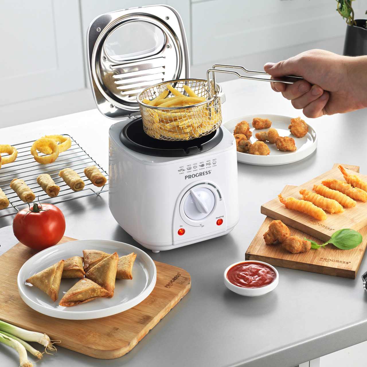 Compact Deep Fat Fryer with Removable Cooking Basket, 1 L