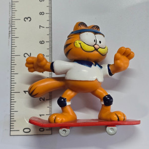 Garfield Skateboarding Mini Figure - 20260506 - RWK643