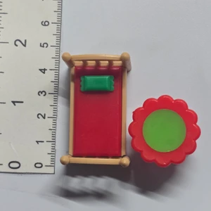 Tiny Plastic Bed & Table Thing - 20260620