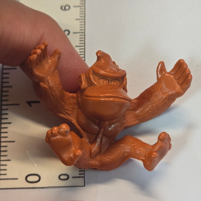 Donkey Kong Country - Brown - Donkey Kong (MISSING BOTTOM PIECE) - 20260414 - RWK630