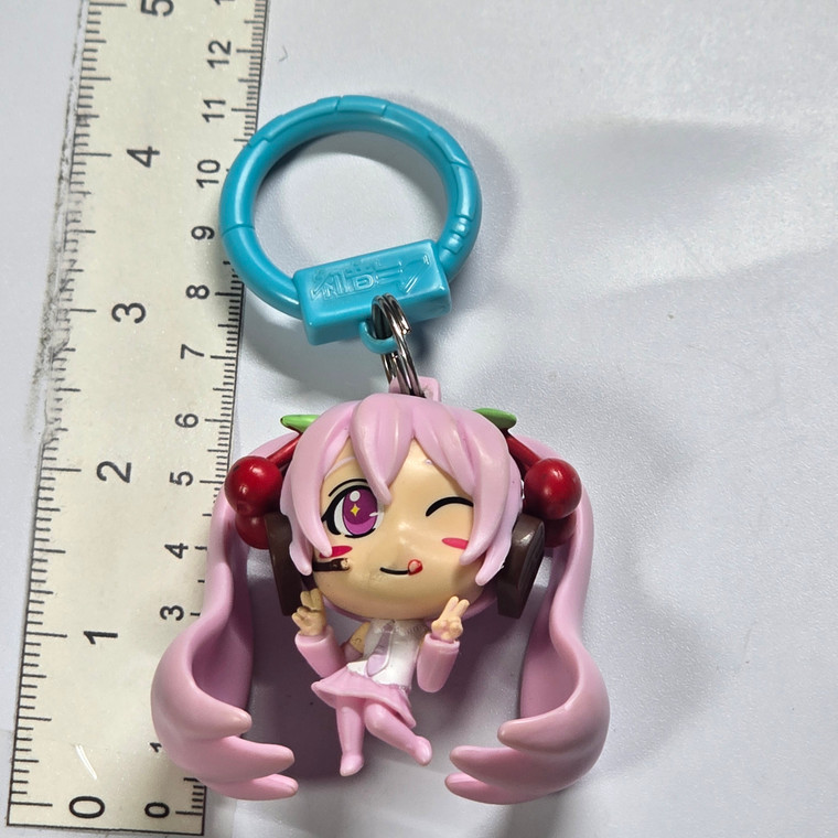 Hatsune Minku Backpack Hangers Mini Figure Keychain - Sakura Miku - 20260825