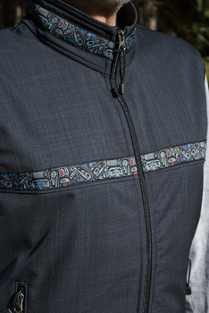 YUKON VEST / (Softshell) / Raven with Totem (BlueGrey)