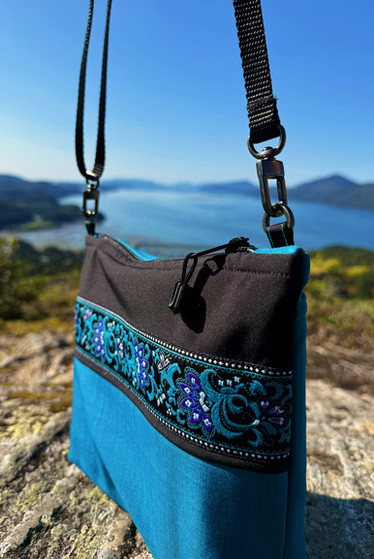 Big Dipper Bag  / (Softshell) /  Ocean, Black / Wild Geranium(trim)