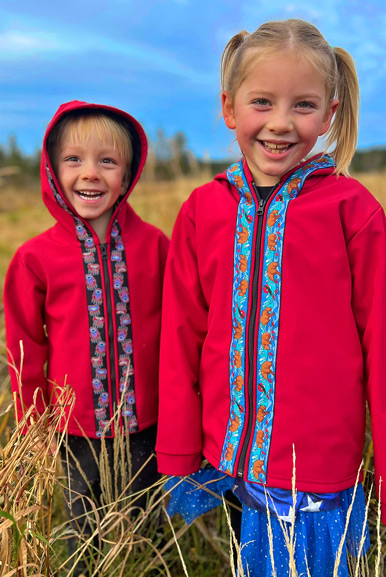 BEACHBERRY JACKET / (Softshell) / Red Pepper, / Katmai-Teal (trim