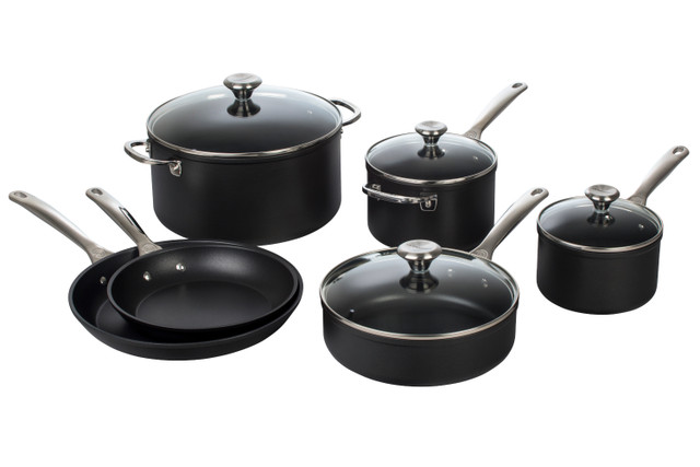 Le Creuset - 10-Piece Cast Iron Set - Cerise