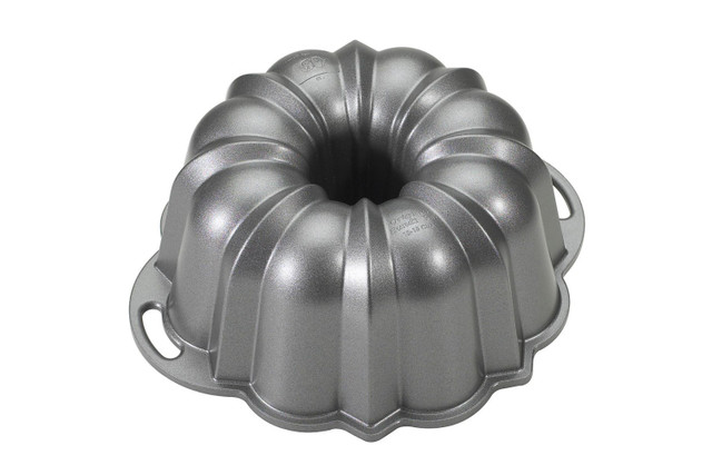 Coop & Hunt Bundt Cake Pan Set Includes a 8.5 inchSilicone Fluted Swir —  CHIMIYA