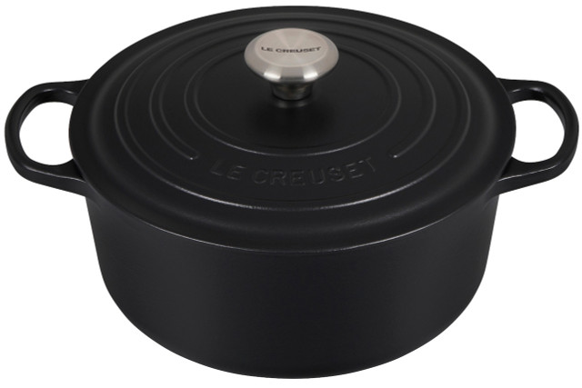 Le Creuset Signature Cast Iron 9 inch Skillet - Black Licorice