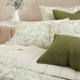 Verdun Reversible Bedspread Set Closeup Verdun Reversible Bedspread Set Closeup