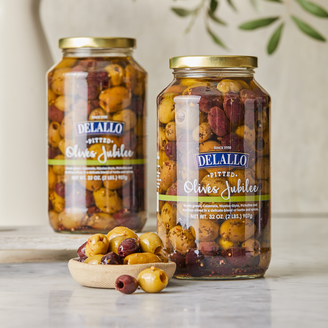 Pitted Olives Jubilee 32oz DeLallo