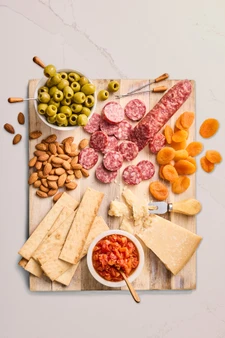 Overview of Snack Gift basket - Appetizer Favorites