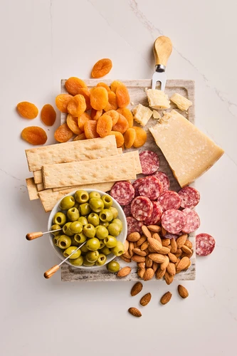 Overview of "Mangia!" Cheese And Salami Gift Box