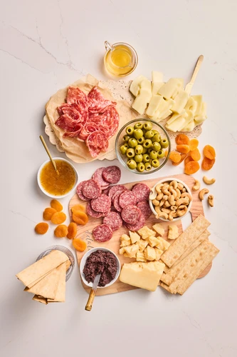 overview of Artisan Cheese Gift Basket