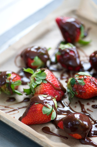 Balsamic Chocolate Sauce With Strawberries