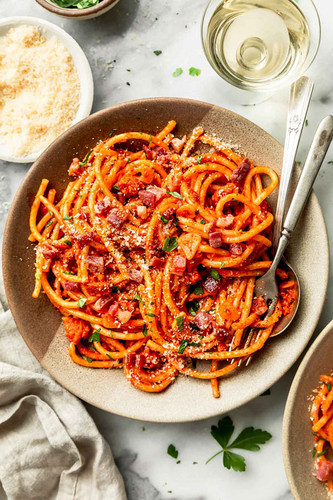 Bucatini All’Amatriciana Bucatini All’Amatriciana