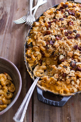 Butternut Squash And Brussels Sprouts Mac N’ Cheese With Buttery Bacon Ritz Crackers Butternut Squash And Brussels Sprouts Mac N’ Cheese With Buttery Bacon Ritz Crackers