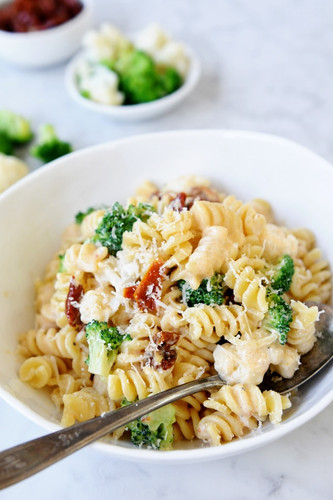 Creamy Sun-Dried Tomato & Parmesan Fusilli with Broccoli & Cauliflower Creamy Sun-Dried Tomato & Parmesan Fusilli with Broccoli & Cauliflower