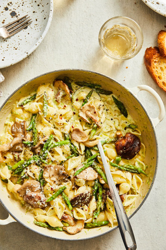 Creamy Shells with Asparagus and Mushrooms