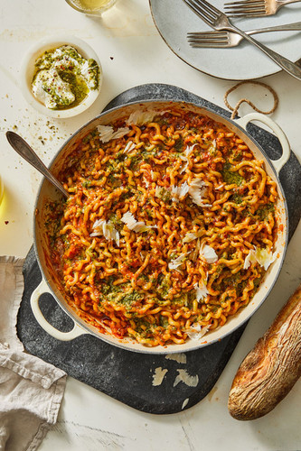 Fusilli Pasta with Easy Tomato and Pesto Sauce Fusilli Pasta with Easy Tomato and Pesto Sauce