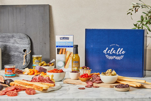 21 Artisan Charcuterie Board Gift Ideas (Perfect For Foodies And Holiday Hosts)