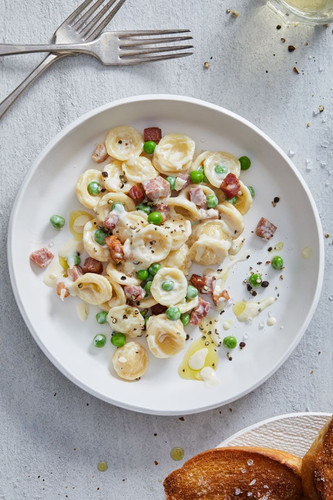 Creamy Pasta With Pancetta And Peas