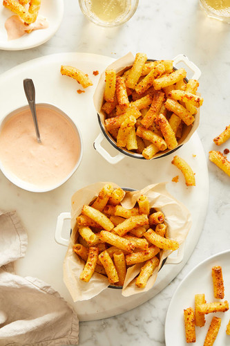 Pasta Chips with Tomato Bruschetta Dip Pasta Chips with Tomato Bruschetta Dip