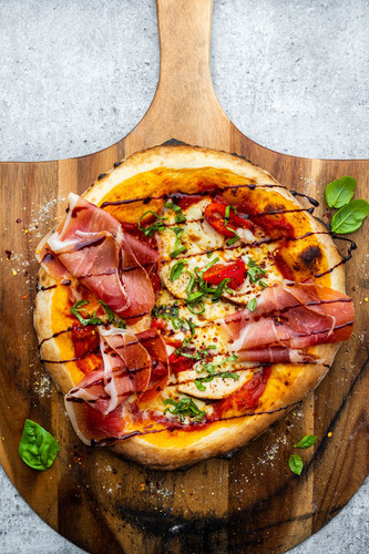 Smoked Paprika Chicken & Serrano Pizza with Balsamic Glaze 