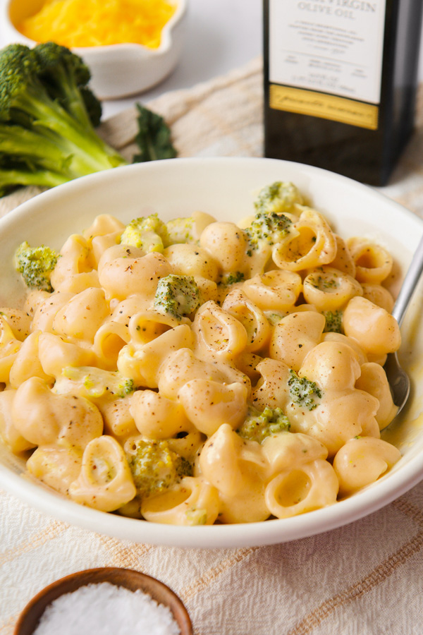 creamy mac and cheese with broccoli