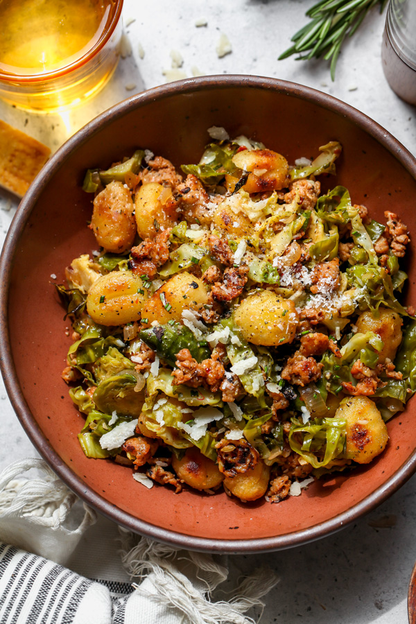 靴 gnocchi8 One Pan Crispy Gnocchi with Sausage and Brussels - DeLallo