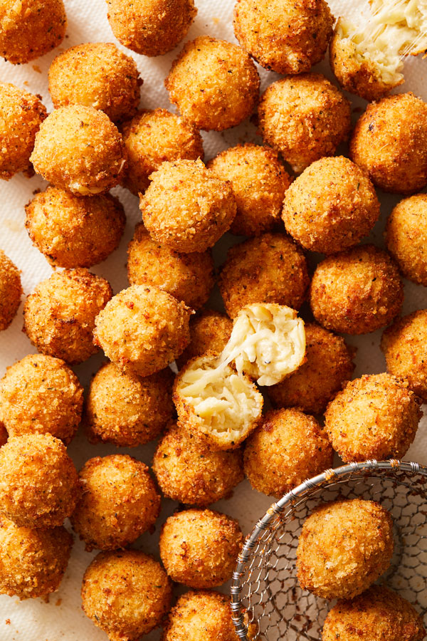 Cheesy Cacio e Pepe Pasta Bites Image