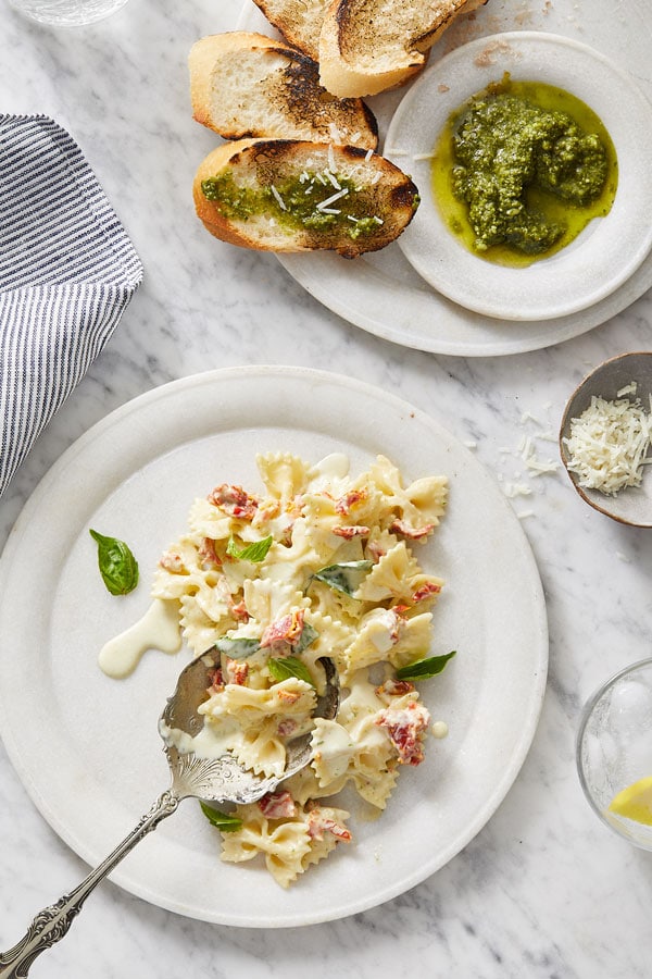 Image of Farfalle with prosciutto and pesto