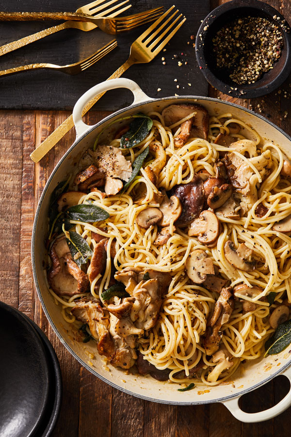 Mushroom Carbonara in gray pot