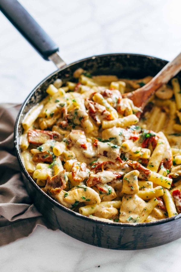 Sun Dried tomatoe chicken pasta image