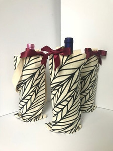 Botanical Print Wine Gift Tote Botanical Print Wine Gift Tote