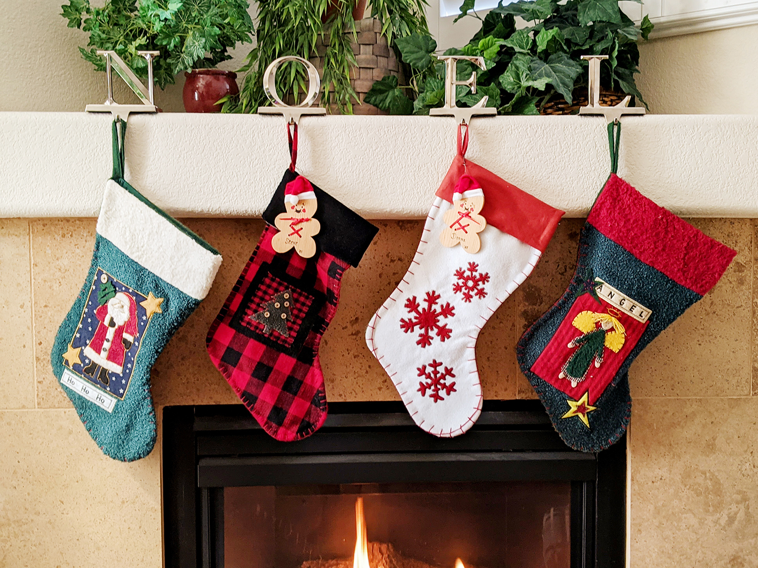 christmas-stockings-over-fireplace-donna-spearman-pasqtlm3dsa-unsplash.jpg