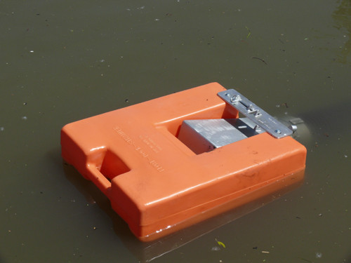 Self-Leveling Float Dock Strainer