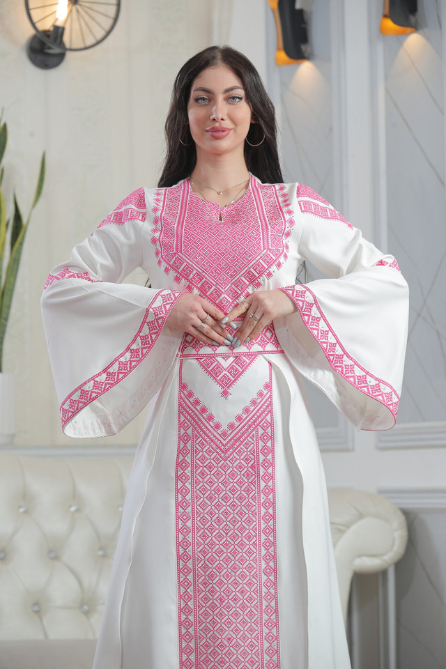 Thobe vs Bisht: What’s the Difference?