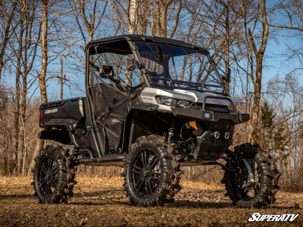 Can-Am Defender 8