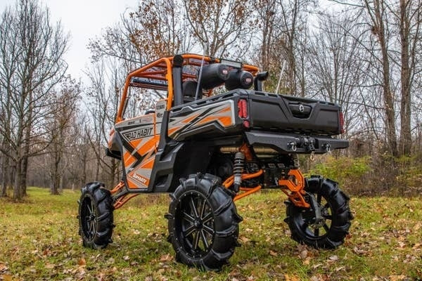 Can-Am Defender 8