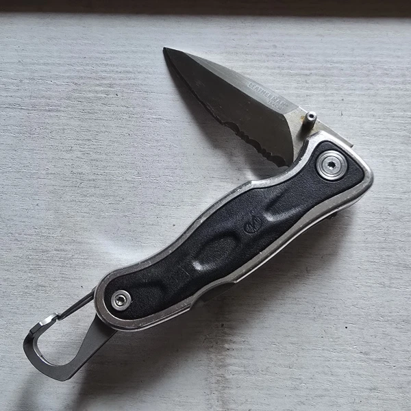 LEATHERMAN E305X POCKET KNIFE WITH BLADE LAUNCH