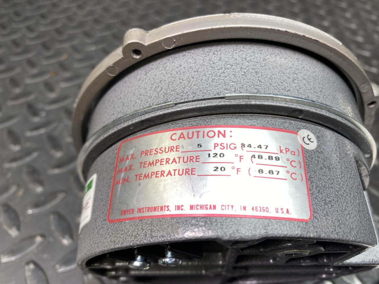 Dwyer 605-2 Magnehelic Differential Pressure Transmitter NOS